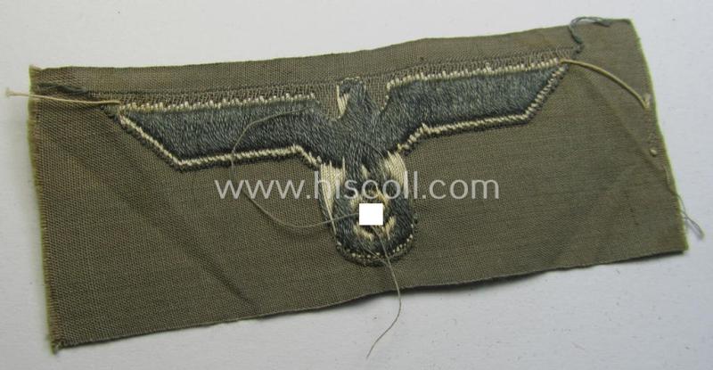 Attractive, WH (Heeres) - very early- ie. pre-war-period! - white-coloured side-cap-eagle (ie. 'Schiffchenadler für Mannschaften u. Uffz.') as was executed in the neat 'BeVo'-weave pattern on a greyish- ie. bluish-green-coloured background