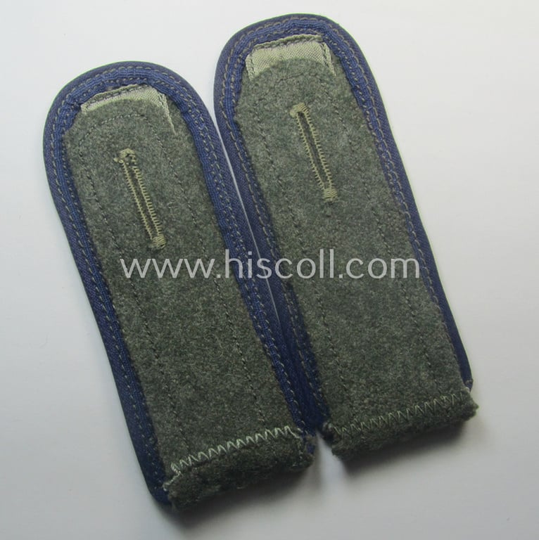 Pair of WH (Heeres) simplified- (ie. 'M44'-) pattern EM-type shoulderstraps: 'Soldat eines Sanitäts-Abts. o. Rgts.'