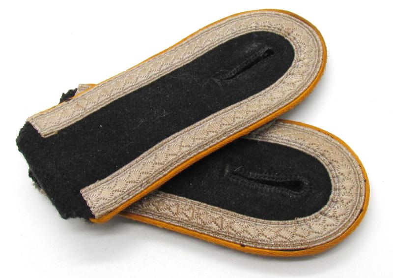 Waffen-SS reconnaissance ‘Aufklärungs-Abteilung’ shoulder boards