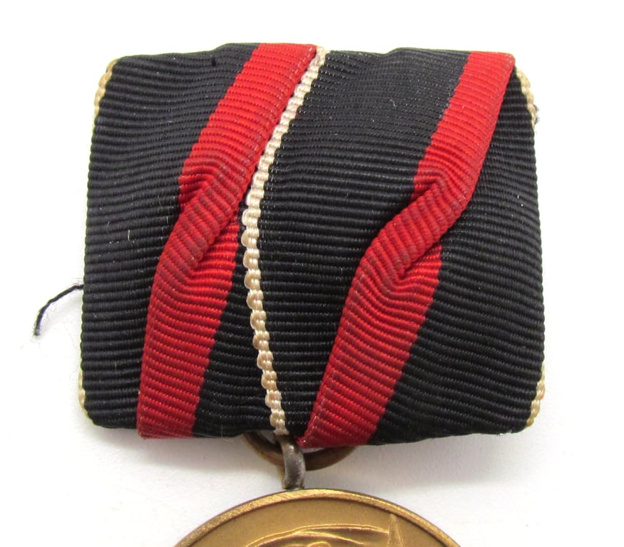 'Einzelspange' showing a Czech 'Anschluss'- (occupation-) medal: '1 October 1938'