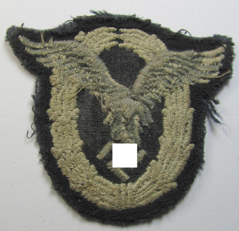 Attractive, WH (Luftwaffe) 'Flugzeugführerabzeichen in Stoff' being a 'standard-issued'- ie. 'non-padded'-version that is neatly executed in multi-coloured linnen-based thread and that comes in a moderately used- and tunic-removed condition