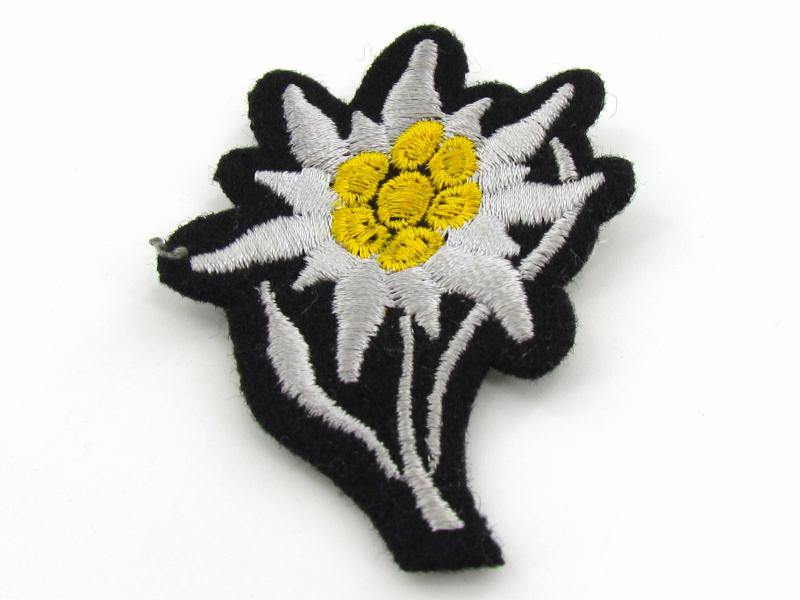 Waffen SS 'Gebirgsjäger' Edelweiss cloth cap badge