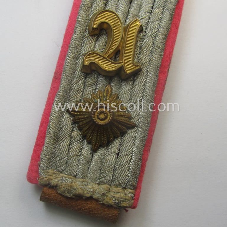 Single - but nevertheless scarcely found! - WH (Heeres) 'cyphered' officers'-type shoulderboard as was intended for usage by a: 'Oberleutnant u. Mitglied eines Panzer-Aufklärungs-Abtlgs.'