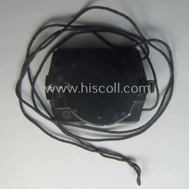 'Standard-issue'-pattern, WH compass (or: 'Marschkompass') as executed in black-coloured 'Bakelite' (being a clearly 'MK'-maker-marked example that comes mounted onto its period cord)