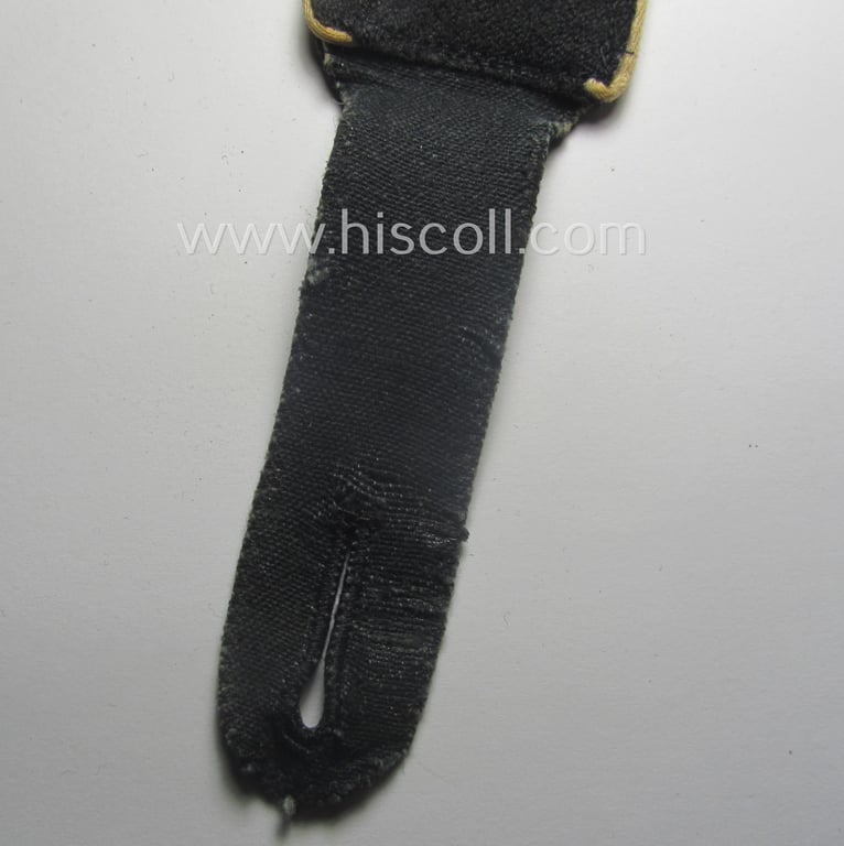 Single, Waffen-SS, EM-type shoulderstrap as piped in the white-coloured branchcolour: 'SS-Mann der Infanterie-Trpn.'
