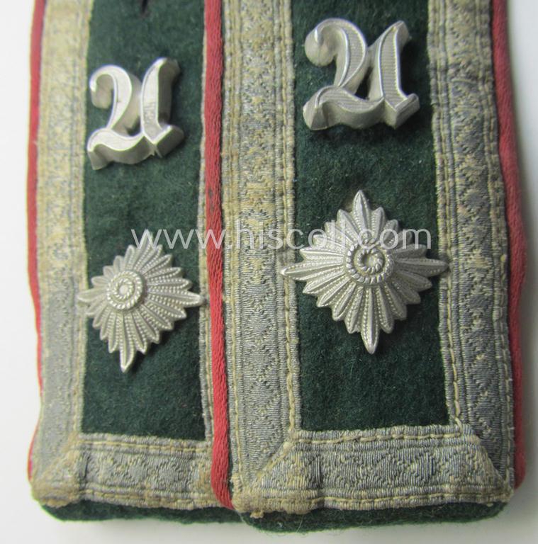 Pair of WH (Heeres) 'privately-purchased'-pattern, NCO-type 'cyphered' shoulderstraps: 'Feldwebel eines Pz-Aufkl.-Abtlgs.'