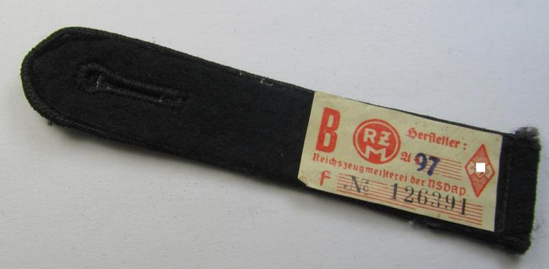 Neat - and naturally single! - black-piped, so-called: 'DJ- o. Deutsches Jungvolk' shoulderstrap as was intended for usage by a: 'DJ-Mitglied' who served within the: 'Bann 565' (565 = 'Spittal') and that comes with its 'RzM'-etiket