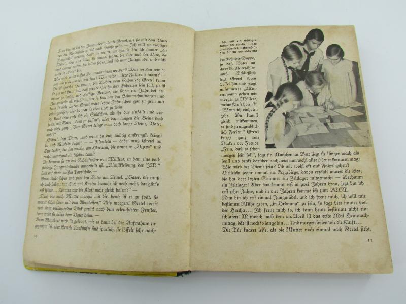 Book : So sind wir ( That's how we are:) Young girls tell their stories