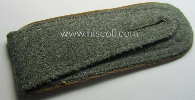 Single, 'M40 o. M43'-pattern, WH (Heeres) NCO-type shoulderstrap: 'Uffz. u. Mitglied des Krads.btle. der Pz.Div. u. Inf.Div.(mot)'