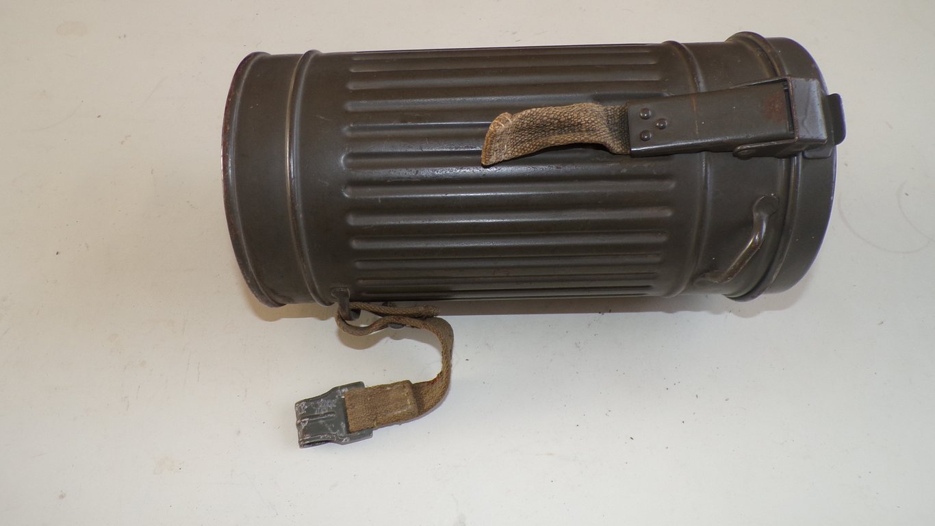 Wehrmacht M30 Gas Mask & Matching 1938 Canister