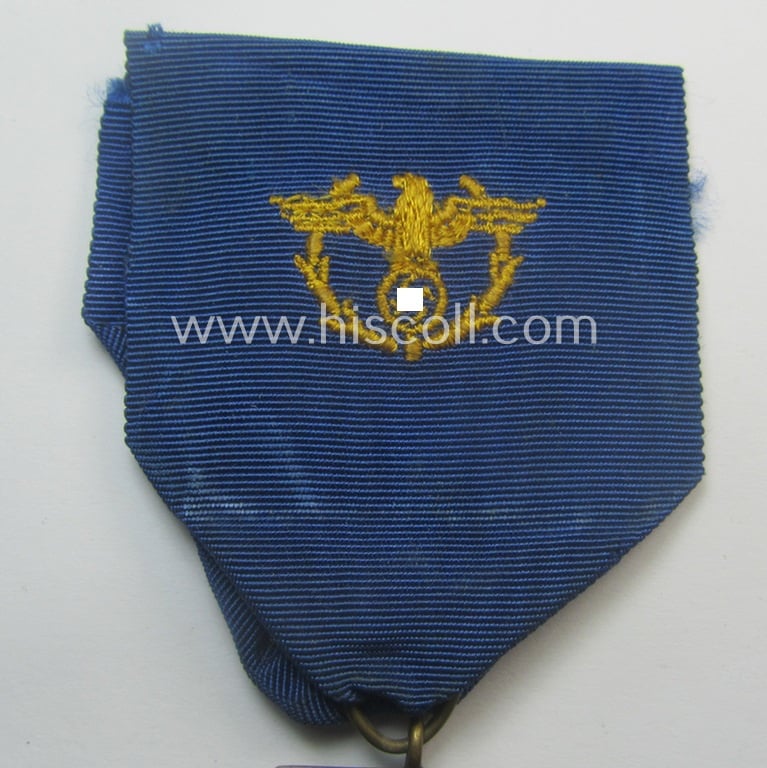 'Zollgrenzschütz-Ehrenzeichen' (or: customs loyal-service medal) that came mouted onto its full-length ribbon (ie. 'Bandabschnitt')