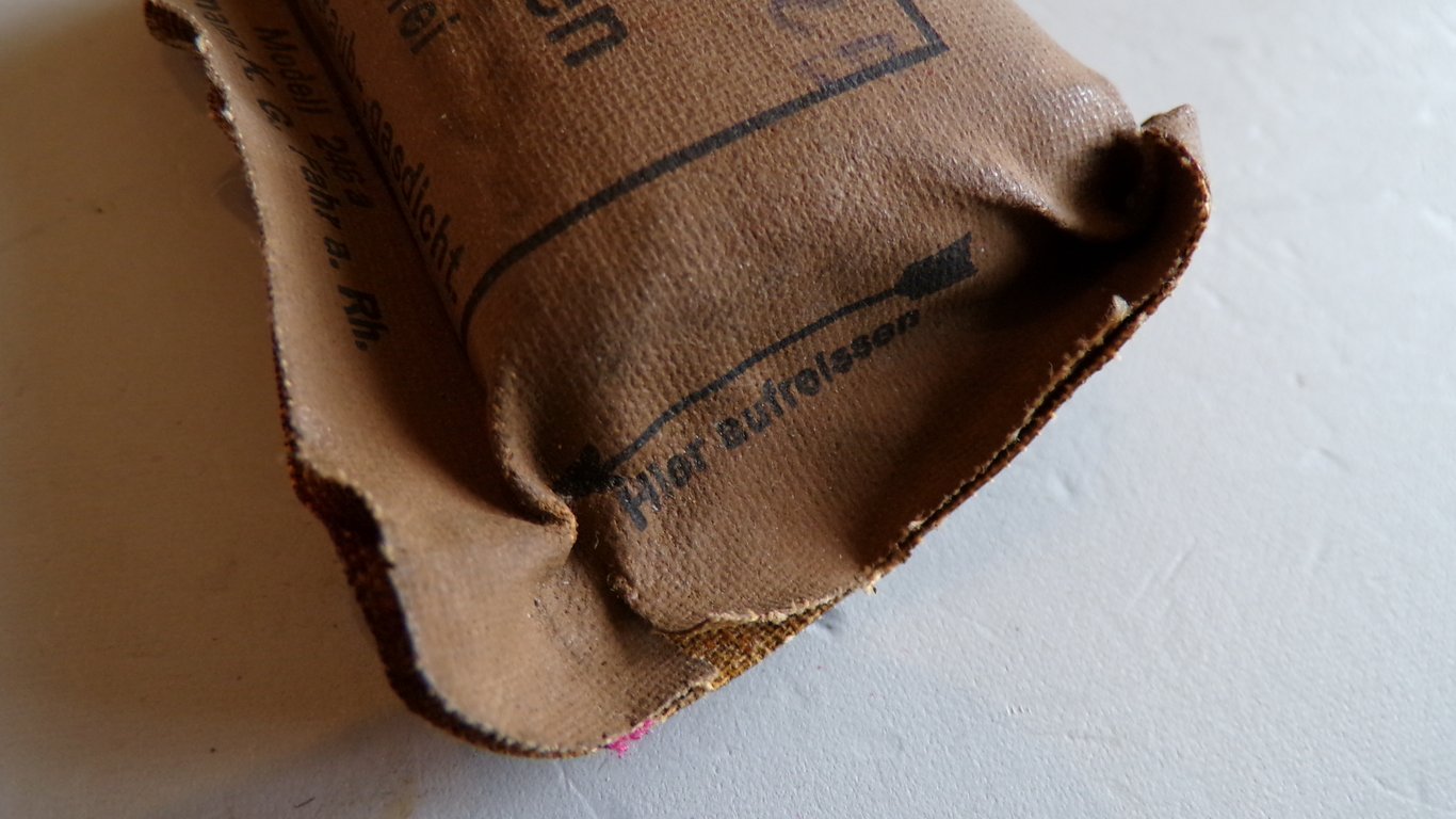 Verbandpäckchen (field dressing) 1944