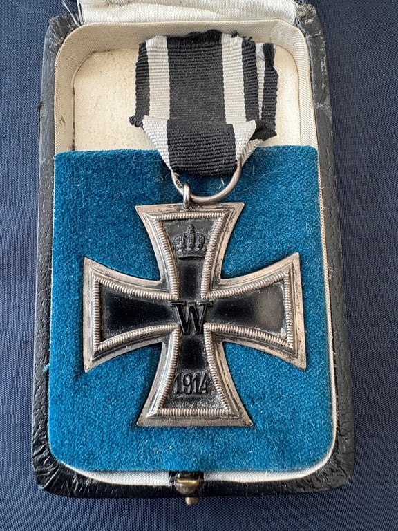 ORIGINAL GERMAN WWI CASED IRON CROSS 2ND CLASS, KIA.