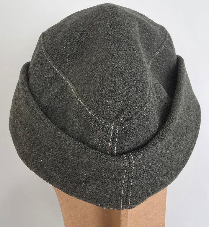 Waffen-SS M43 ski cap with insignia