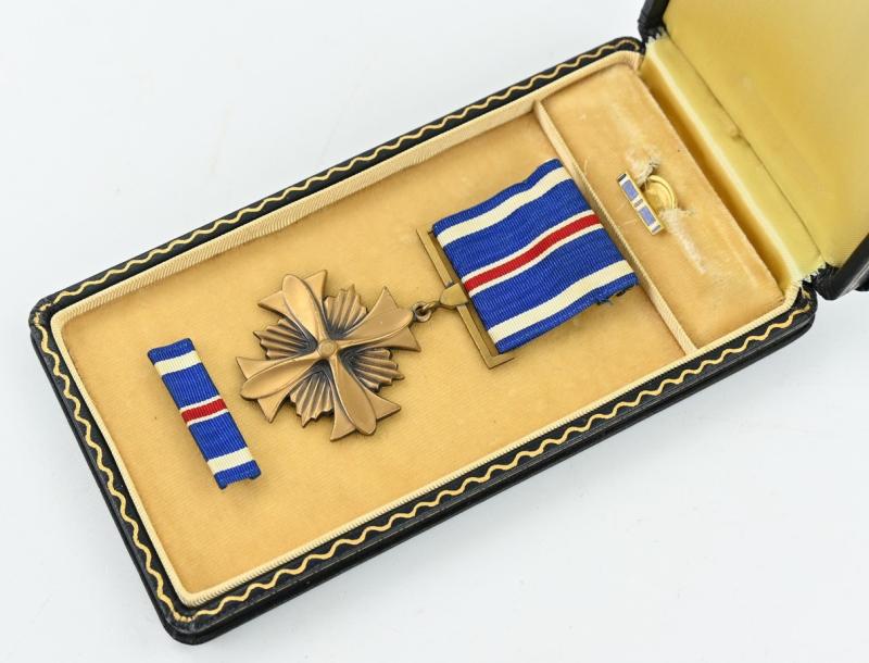 US WW2 Distinguished Flying Cross in Case