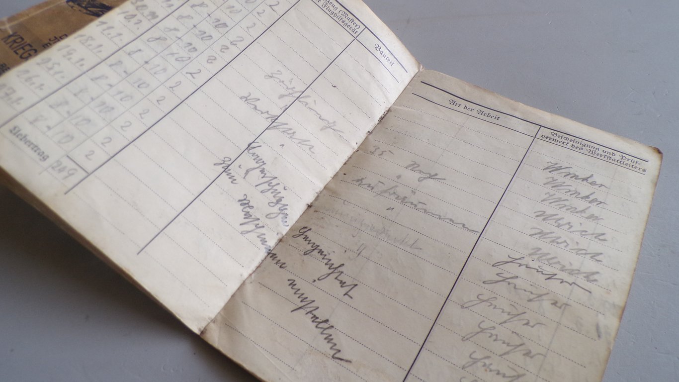 D.L.V Glider pilot's logsbook