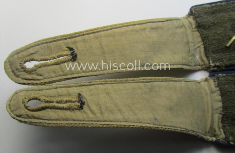 Pair of WH (Heeres) NCO-type, 'tropical'-pattern shoulderstraps as was intended for - and most certainly worn by! - a: 'Feldwebel der Heeres-Sanitäts-Trpn.'