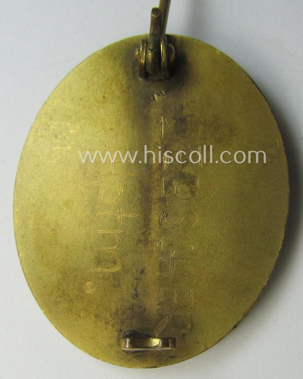 Luxuriously-styled - albeit moderately used- and/or worn and period-engraved! - 'Verwundeten-Abzeichen in Gold' being a typical non-maker-marked- and/or: 'Buntmetall'-based example as was (I deem) produced by the maker: 'Hauptmünzamt Wien'