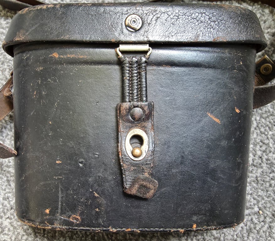 Wehrmacht Bakelite 6x30 Binoculars and carrying case (Behälter)