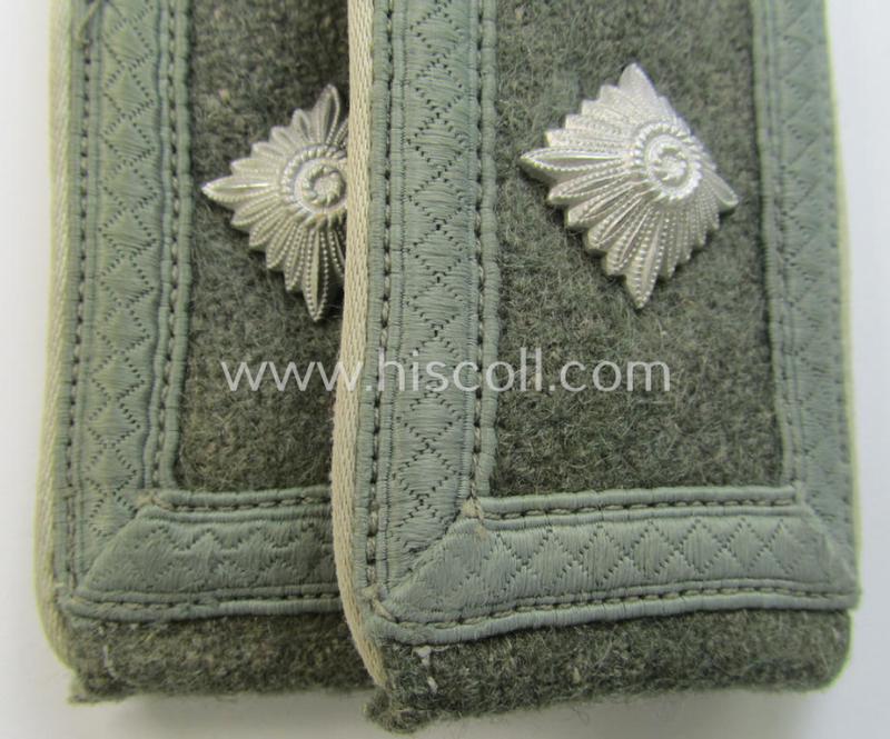 Attractive - and fully matching! - pair of WH (Heeres), early- (ie. mid-) war-period- (ie. 'M41/M43'-) -pattern, NCO-type shoulderstraps as piped in the white-coloured branchcolour as was intended for a: 'Feldwebel eines Infanterie-Regiments'