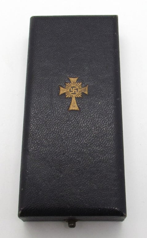 Mother’s cross in gold with box ( R. Souval )