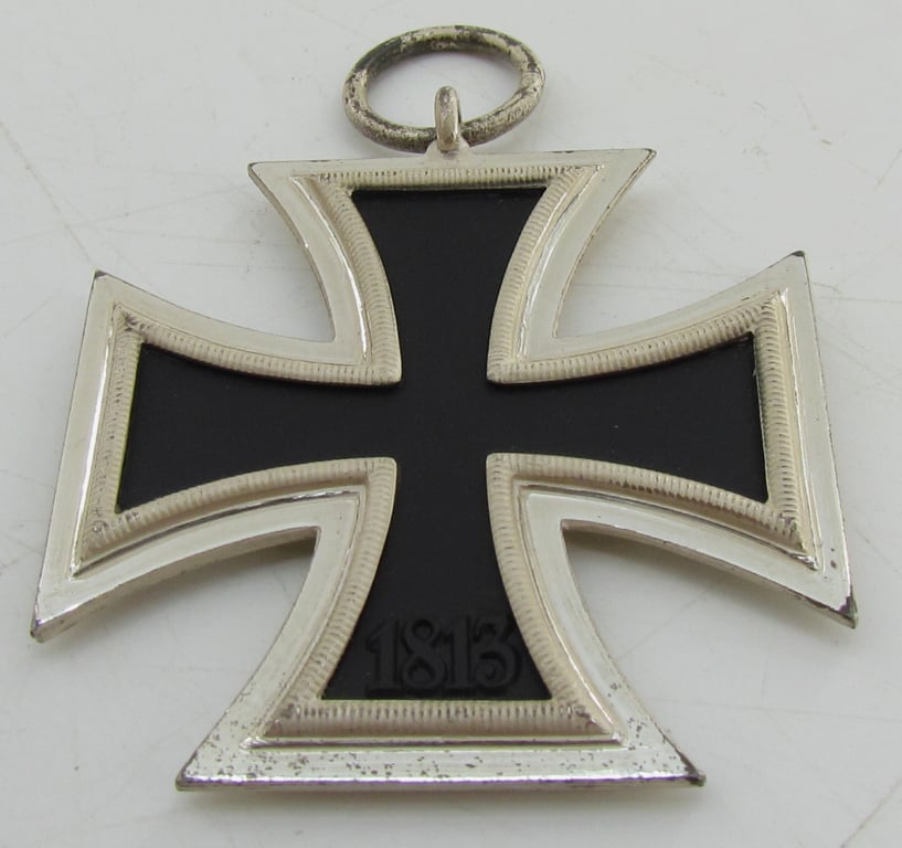 Iron Cross 2nd Class 1939 (Eisernes Kreuz 2. Klasse)– Maker “100”