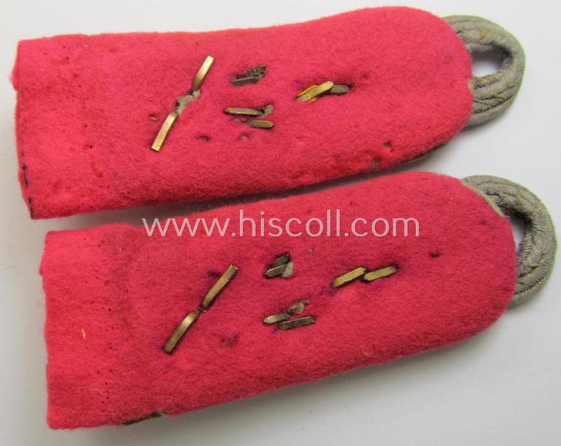 Attractive - and/or fully matching! - pair of WH (Heeres) 'cyphered' officers'-type shoulderboards as piped in the bright-pink- (ie. 'rosaroter'-) coloured branchcolour as was intended for an: 'Oberstleutnant des Panzerjäger-Abteilungs 22'