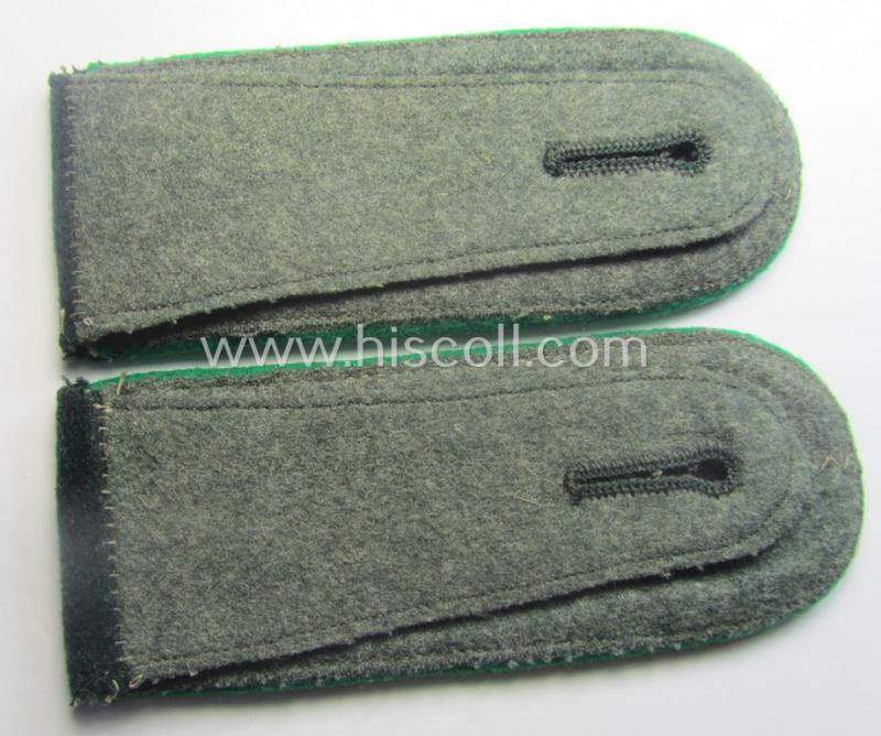 Pair of early- (ie. mid-) war-period so-called: 'M40'-pattern, WH (Heeres) EM-type shoulderstraps as piped in the 'grüner'-coloured branchcolour as intended for a: 'Soldat eines eines Jäger- o. Gebirgsjäger-Rgts.'