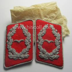 Superb, pair of hand-embroidered WH (Luftwaffe) officers'-type collar-patches...