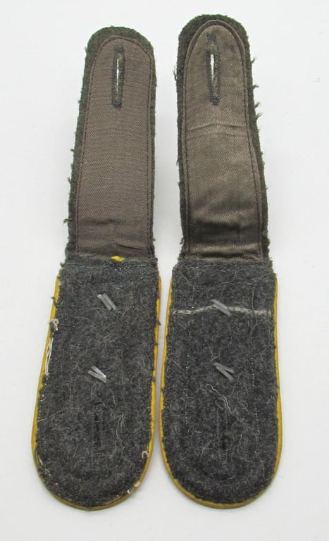 Wehrmacht (Heer) M43 Signals ‘Oberfeldwebel' shoulder boards