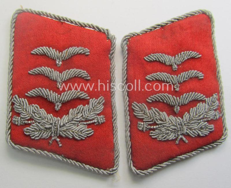 Truly used- and/or worn, four-pieced, WH (LW) insignia-set comprising of a pair of hand-embroidered, WH (Luftwaffe) officers'-type collar-patches and dito shoulderboards: 'Hauptmann der Flak-Artillerie-Trpn.'