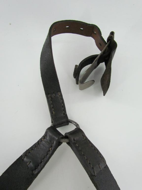 Luftwaffe Y-straps maker marked 1942