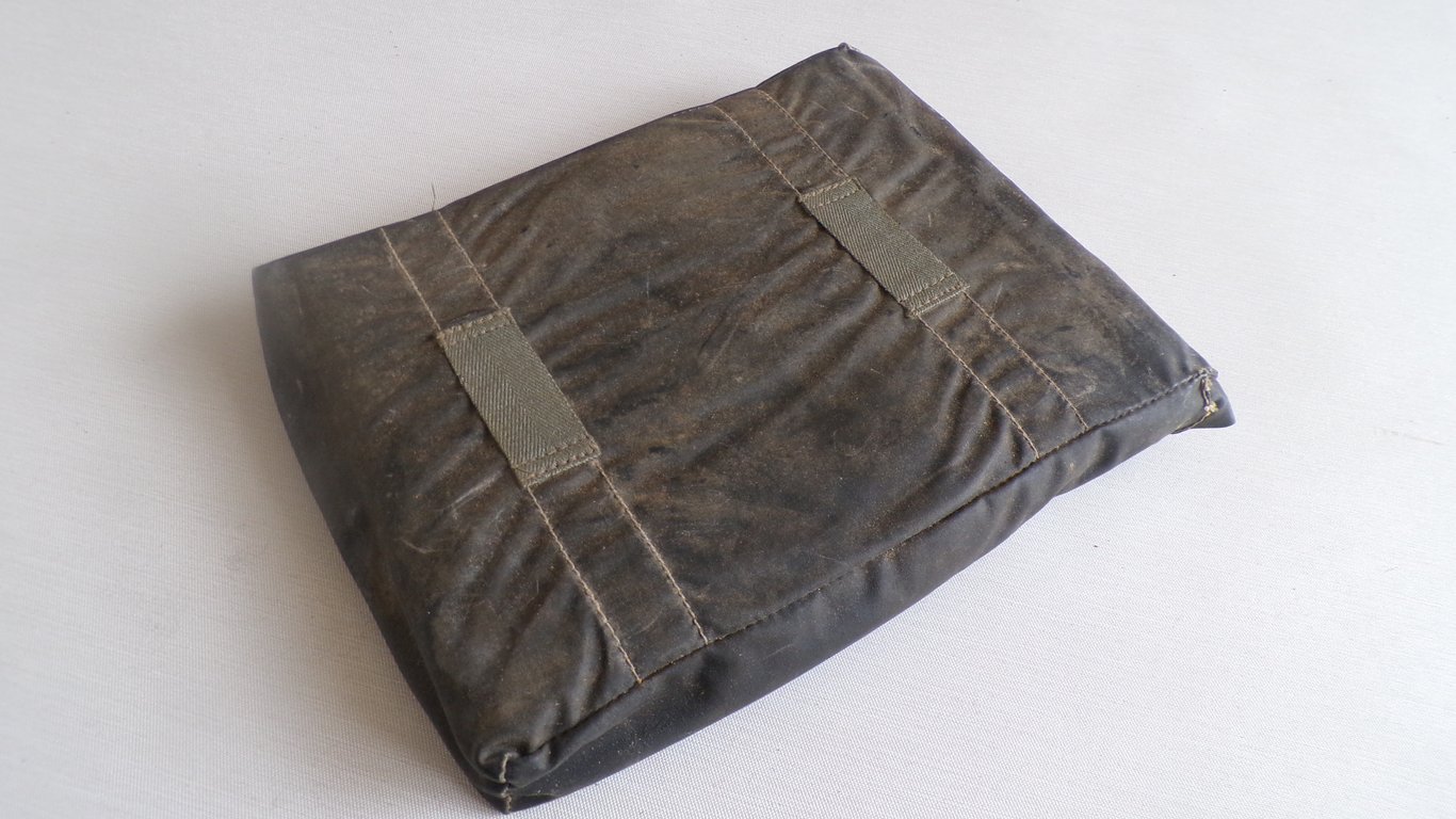 Gasplane mit Tasche / Gascape with pouch