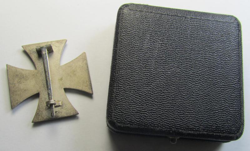 Superb, 'Eisernes Kreuz 1. Klasse' (ie. Iron Cross 1st class) being an (I deem) mid-war-period produced: 'L/52'- (ie. by 'C.F. Zimmermann'-marked-) example and that comes complete in its specific etui as issued and/or recently found