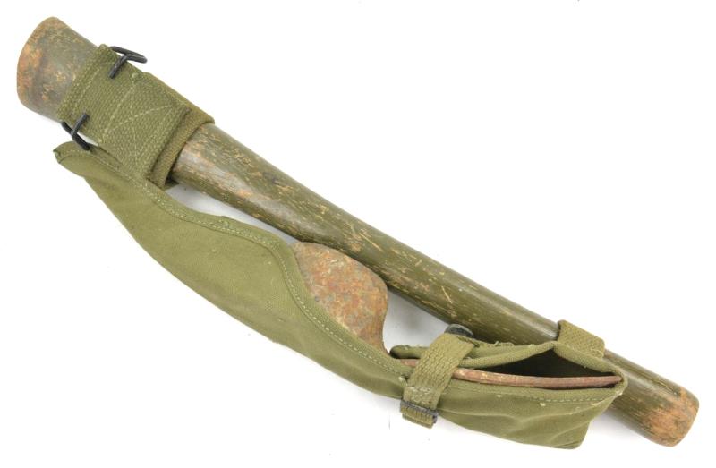 US WW2 M-1910 Pick-Mattock and carrying case