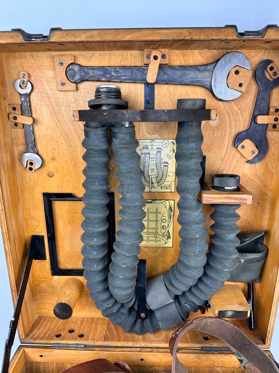 Wehrmacht "Heeres-Atmer " oxygen breathing apparatus in case