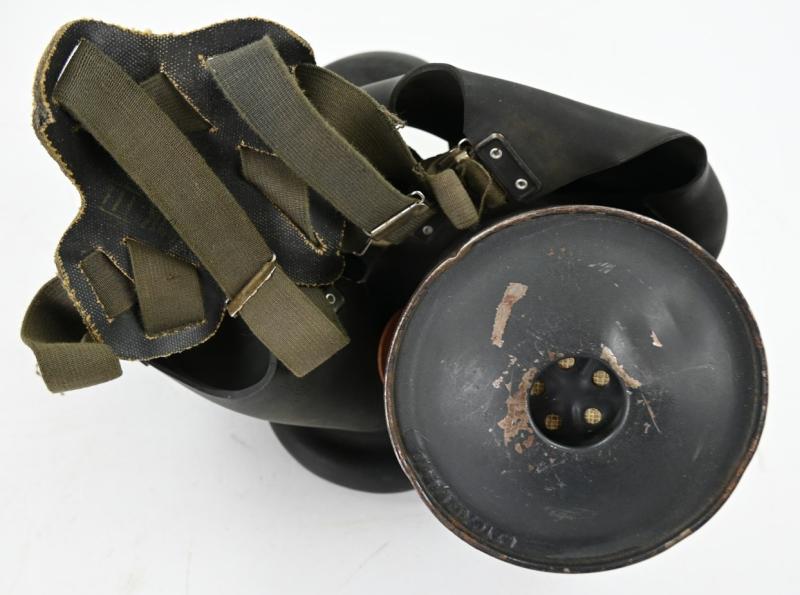 British WW2 Leightweight Gasmask in Carrying Bag