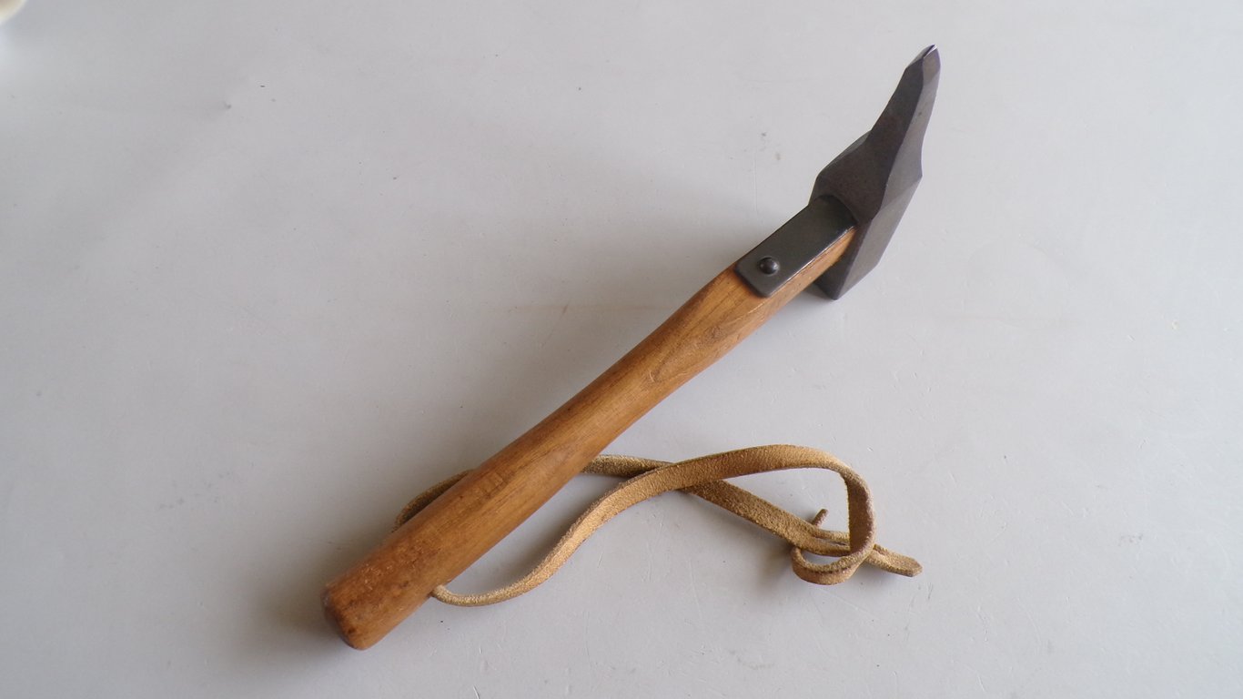 Gebirgsjäger hammer G.J.R 137, 1943