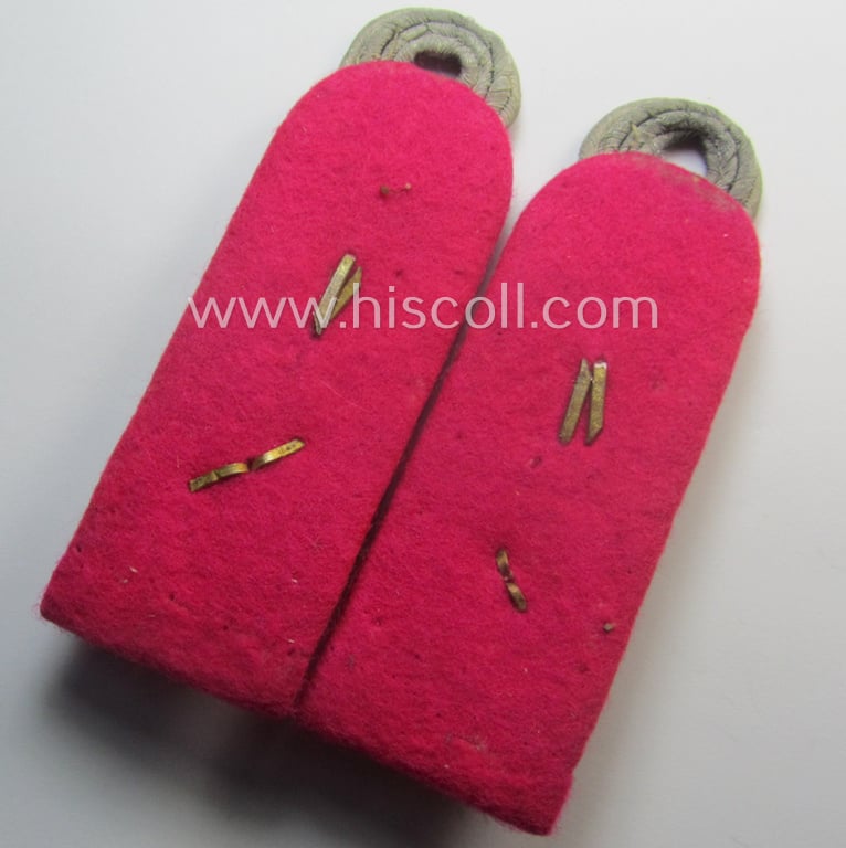 Pair of WH (Heeres) 'cyphered' (and high-ranked!), officers'-type shoulderboards as piped in the darker-pink- (or: 'karmesinroter'-) coloured branchcolour: 'Oberstleutnant einer Veterinär-Abts.'
