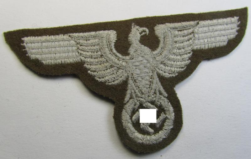 Attractive, machine-embroidered arm-eagle (ie. 'Ärmeladler') as was specifically intended for usage on the brownish-green-coloured tunics of officials of the: 'Reichsministerium für besetzte Ostgebiete' (ie. 'R.M.b.O.')