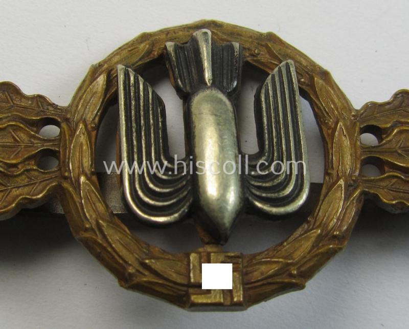 Stunning - and truly detailed! - 'Buntmetall'-based- (albeit non-maker-marked) specimen of a WH (Luftwaffe) 'Frontflugspange für Kampfflieger in Bronze' that comes stored in its early-war-pattern etui as issued