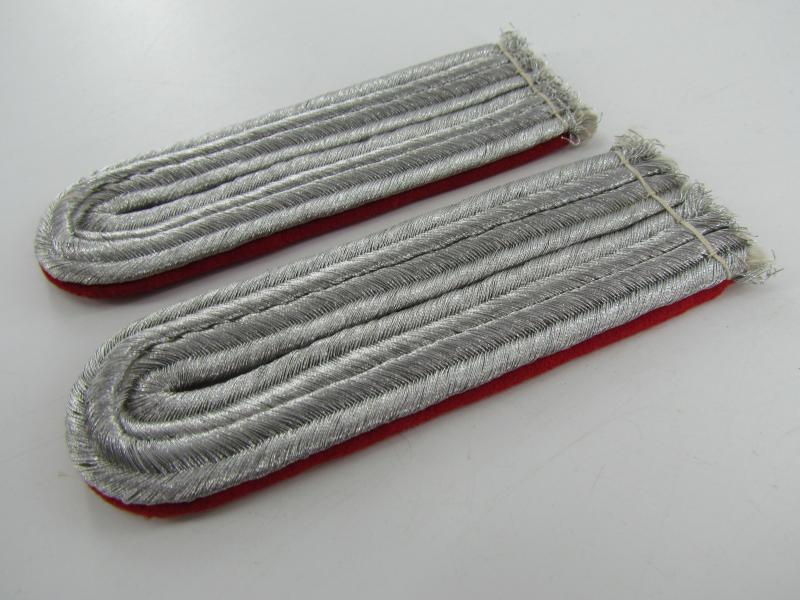 Luftwaffe Artillery leutnant Shoulder Boards