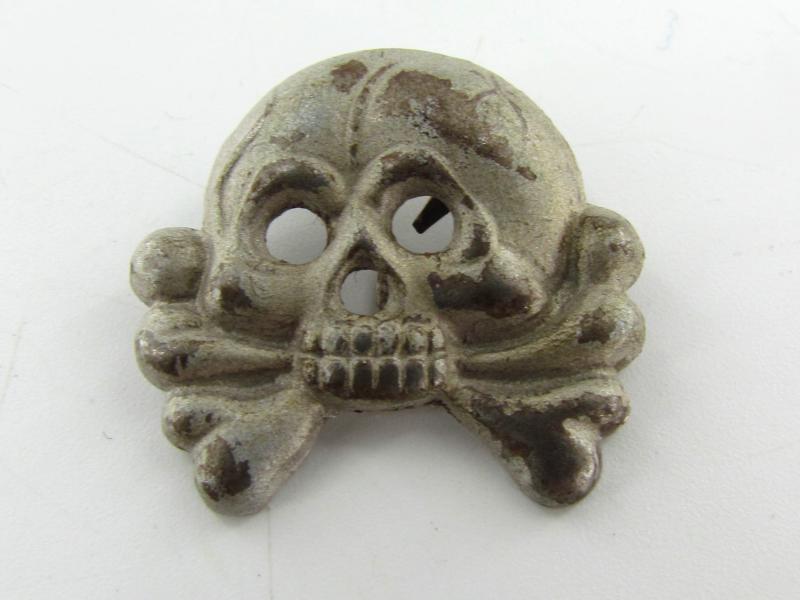 Wehrmacht (Heer) Pair of ( Magnetic ) Panzer Collar Tab Skulls