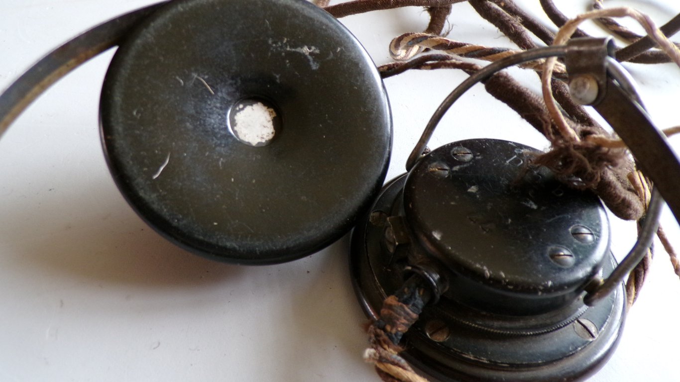 Wehrmacht Dfh.b (44) & Rare Dfh.f (43) Headphone Set