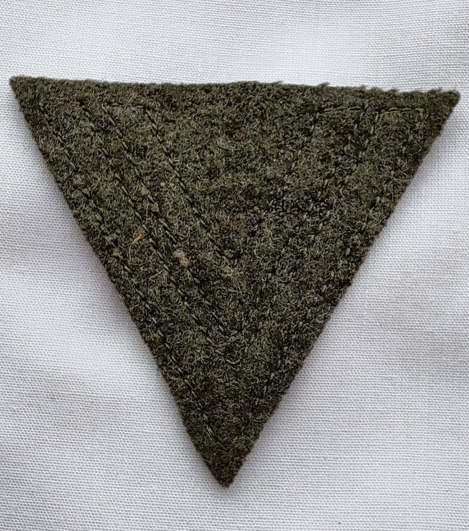 WH (Heeres) 'Armwinkel' (arm-chevron) as executed on typical field grey coloured wool