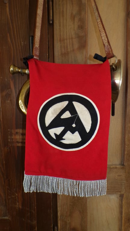 SA Signal Horn / Bugle with Multi-Layer Banner