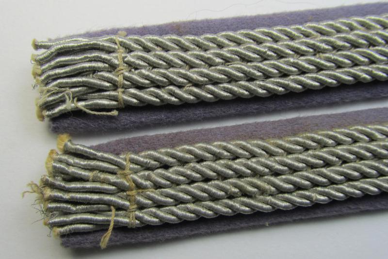 Attractive - and fully matching! - 'Luftschutz'- (ie. RLB-) related officers'-pattern shoulderboard-pair ('Schulterstückensatz') as was intended for: 'RLB'-officers holding the rank of: 'Luftschutzführer' (comparable with a: 'Leutnant'-ran...