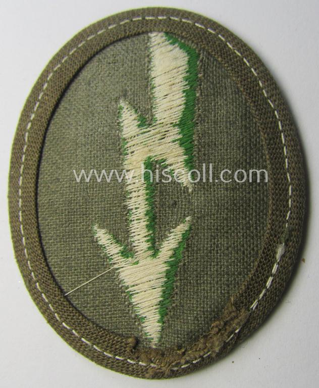 WH (Heeres) 'tropical-styled', trade- and/or special-career insignia (or: 'Signal Blitz') as was intended for a soldier who served within the: 'Panzer-Grenadier-Truppen'