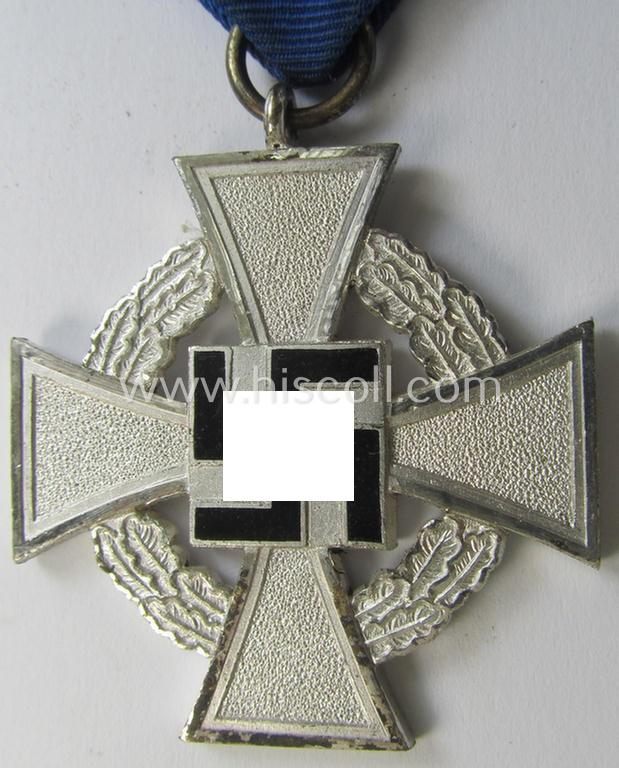 Neat, 'Treuedienst Ehrenzeichen 2. Klasse' being a non-maker-marked example that came mounted onto its original ribbon (ie. 'Bandabschnitt') and that came stored in its non-maker-marked etui (ie. two-pieced box)