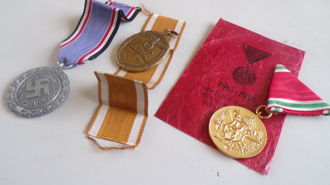 large grouping of a WWI and WWII veteran 2/2